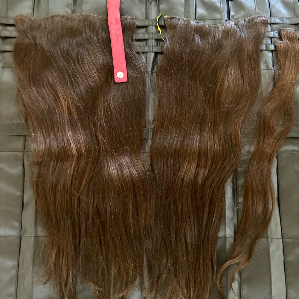 Worn once 22” Clip In BELLAMI Hair Extensions #4 Shiny and Gorgeous!